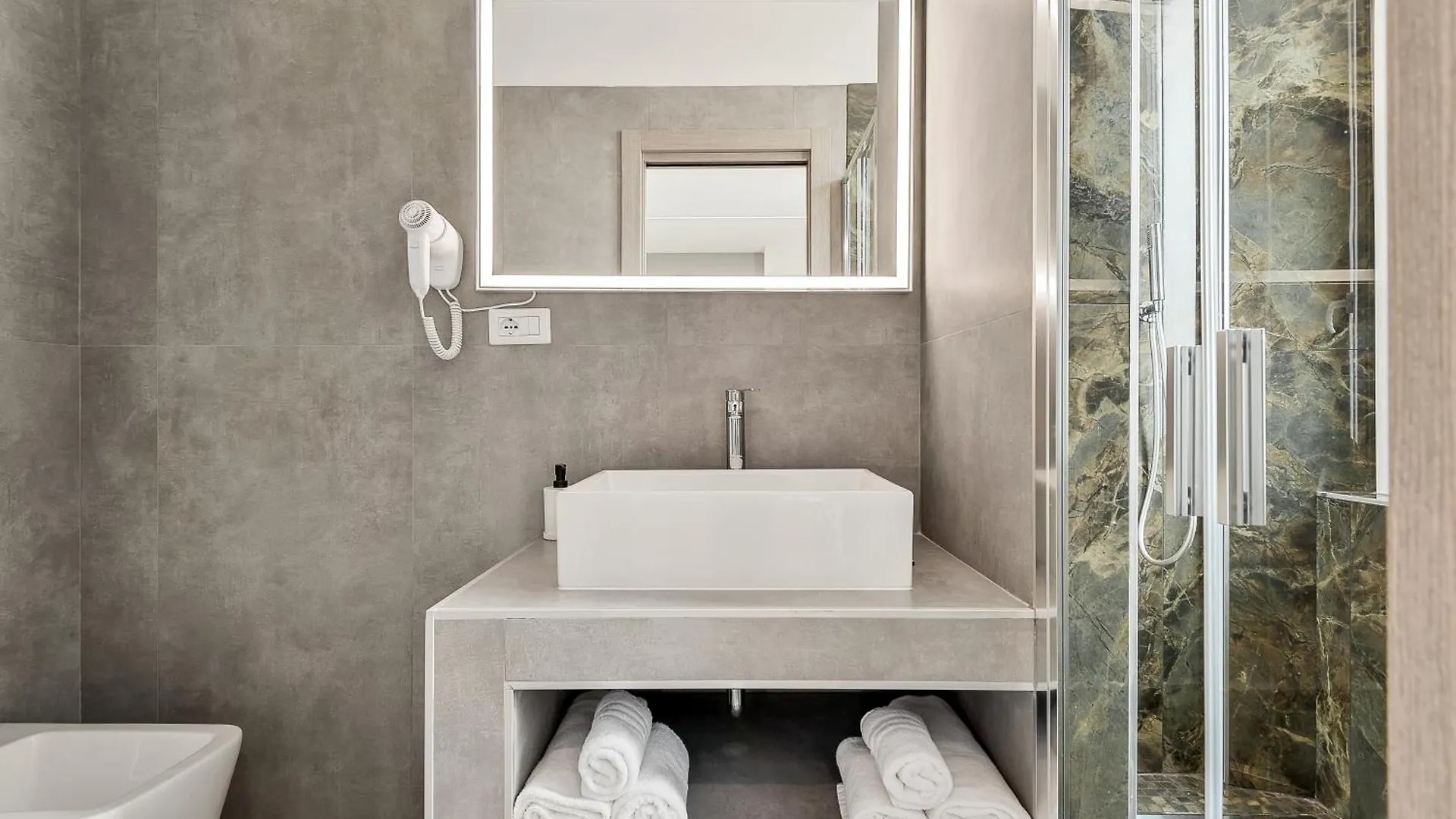 Home 501 Guest House - La Spezia