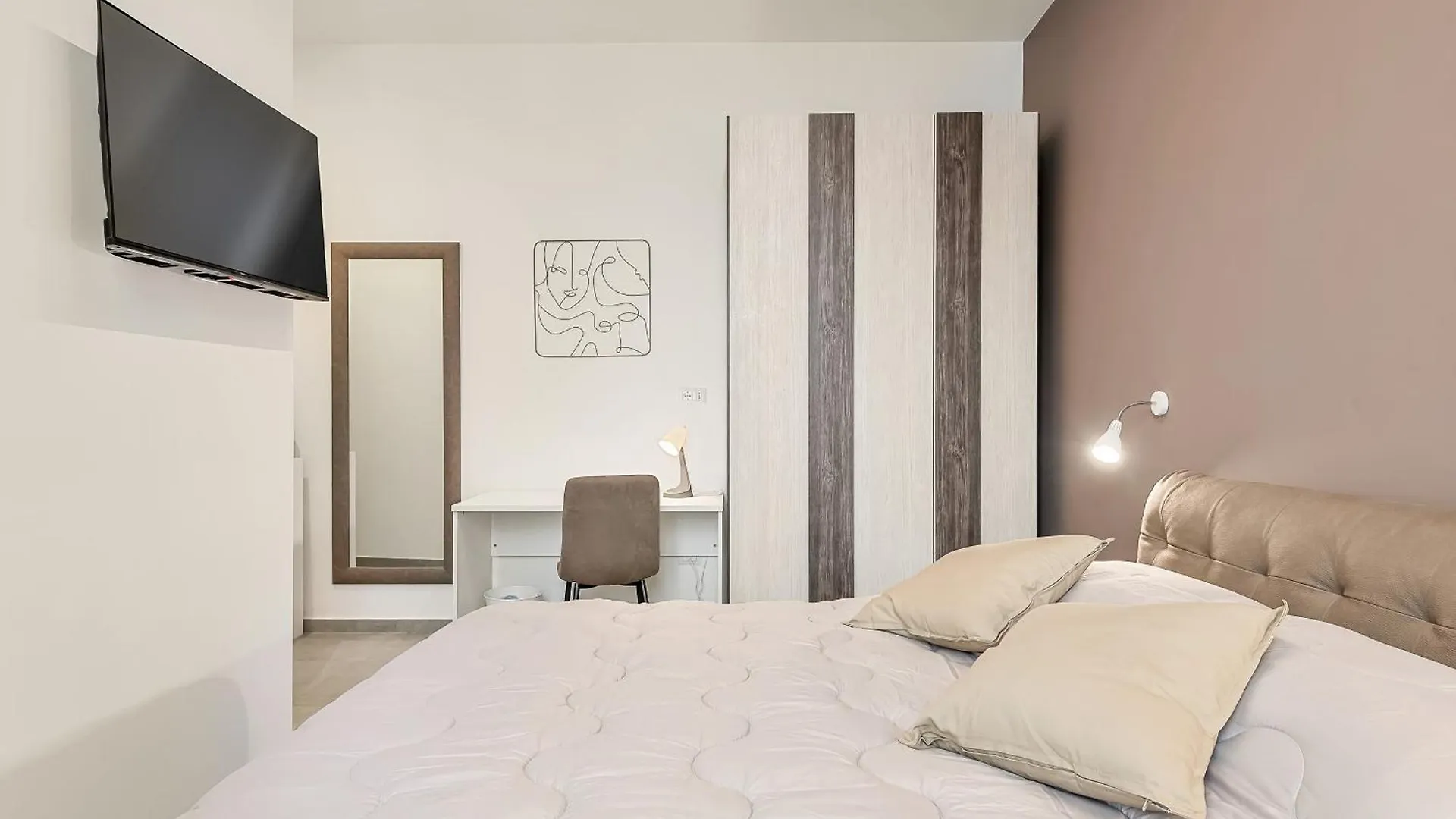 Home 501 Guest House - La Spezia 0*,  Italy