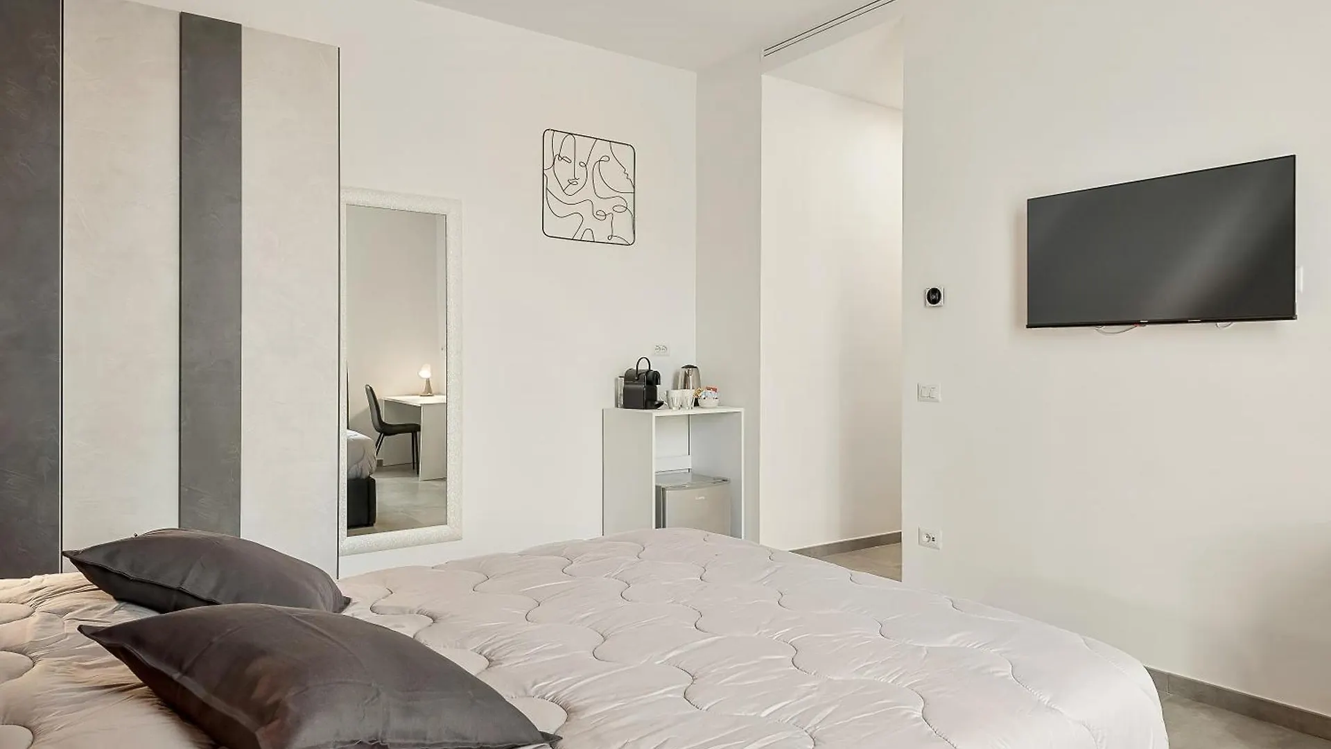 Home 501 Guest House - La Spezia