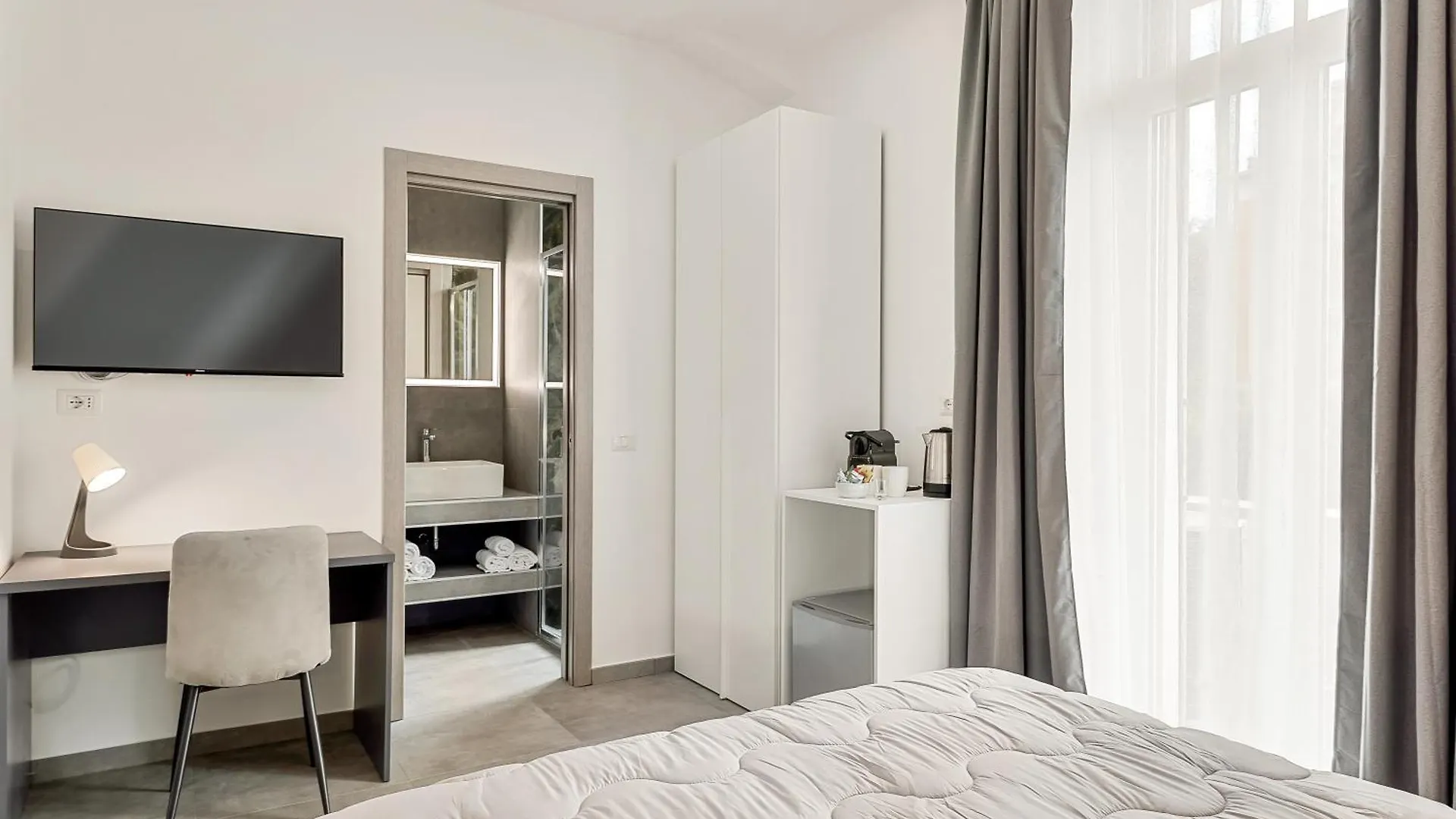 Home 501 Guest House - La Spezia