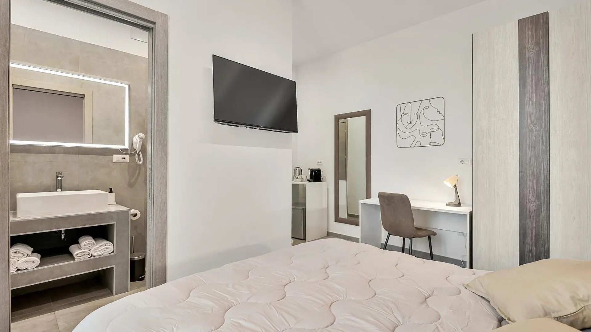 Home 501 Guest House - La Spezia