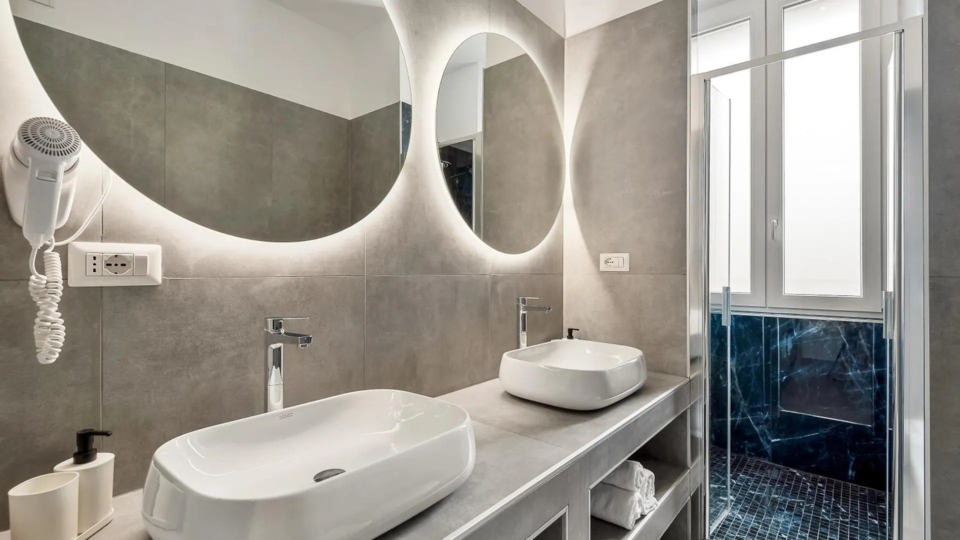 Home 501 Guest House - La Spezia