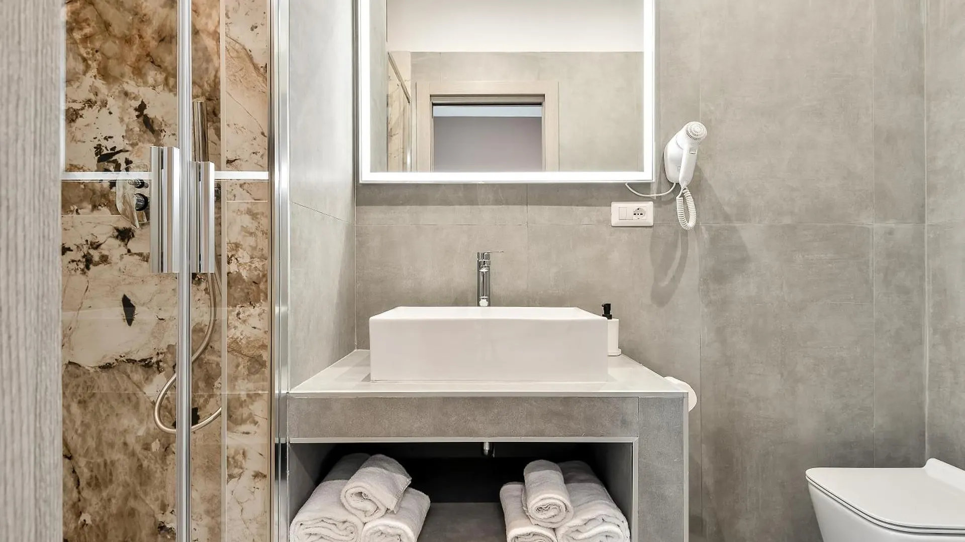 Home 501 Guest House - La Spezia
