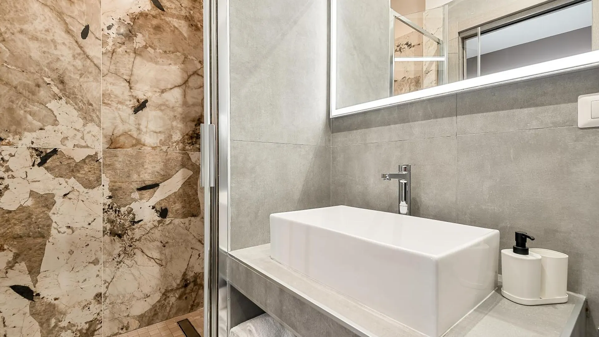 Home 501 Guest House - La Spezia